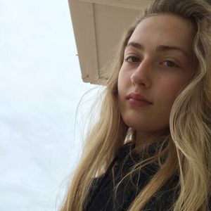 Meet your Posher, Cassandra